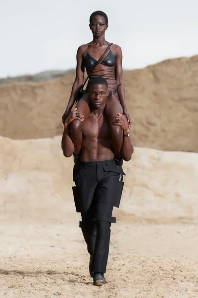 Look 32